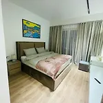 Amelia 2br-2ba New Boulevard