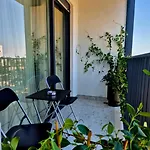 Amelia 2br-2ba New Boulevard