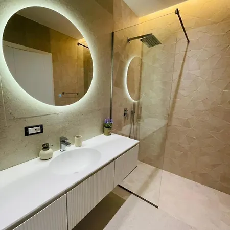 Amelia 2br-2ba New Boulevard شقة