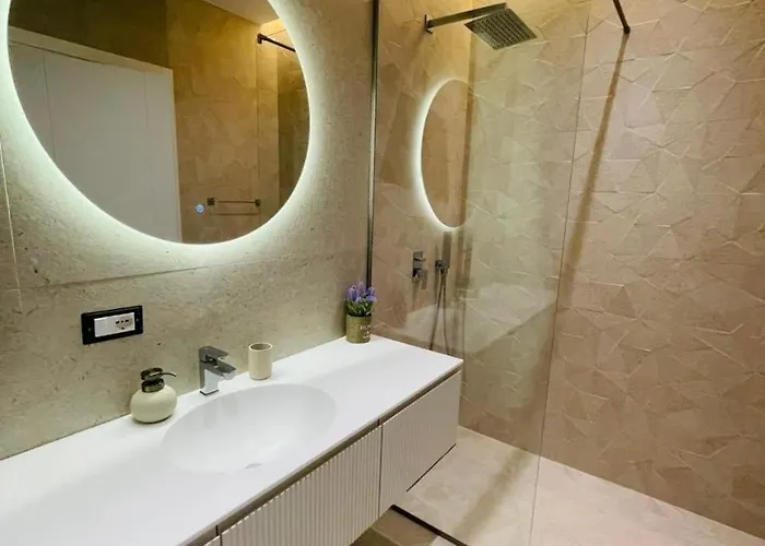 Amelia 2br-2ba New Boulevard Apartment
