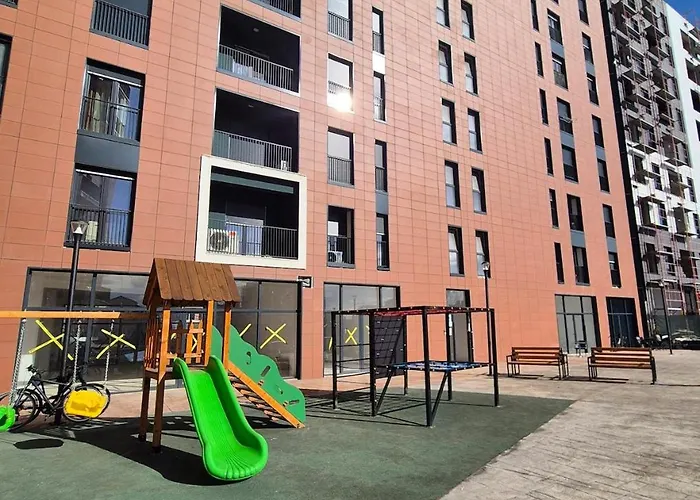 Amelia 2br-2ba New Boulevard Apartment *