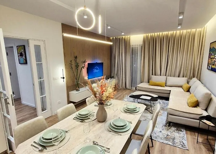 Amelia 2br-2ba New Boulevard Apartment *